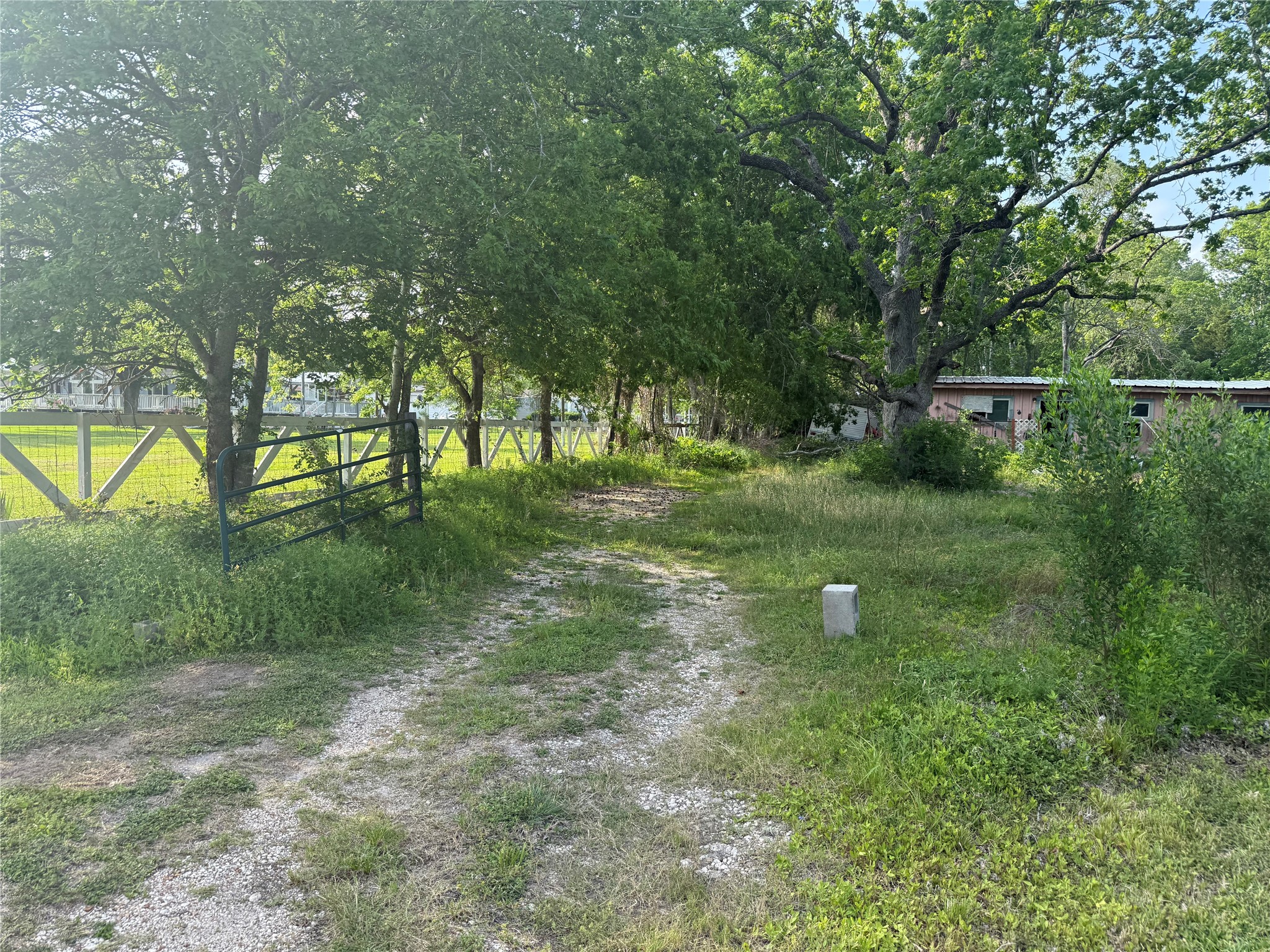 1019 East Archer Road Baytown, TX 77521 - Photo 3 of 7 DRIVEWAY