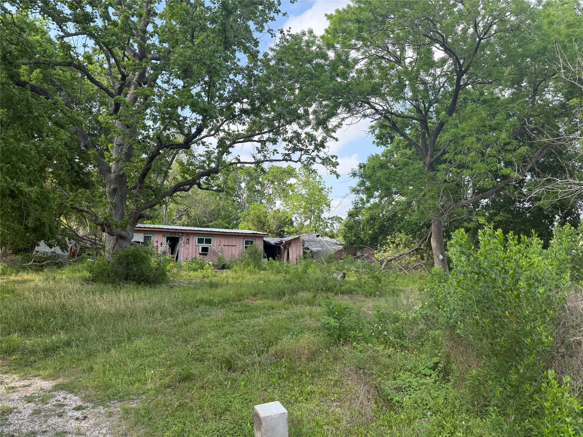 1019 East Archer Road Baytown, TX 77521 - Photo 4 of 7