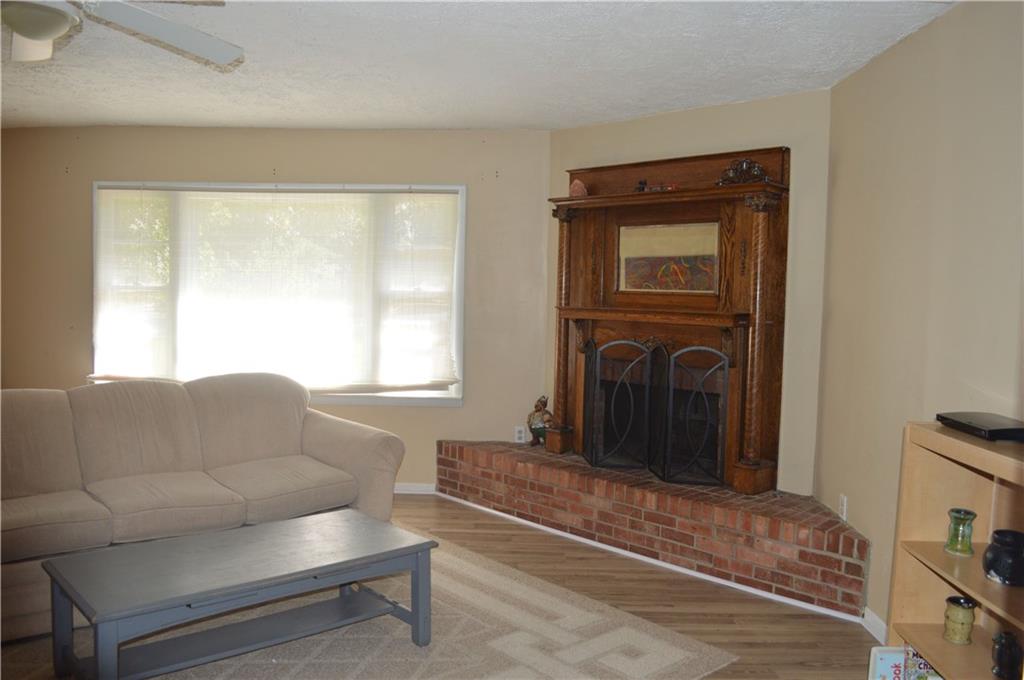 2716 Cardigan Road Indianapolis, IN 46268 - Photo 9 of 22 Gallery Image 9