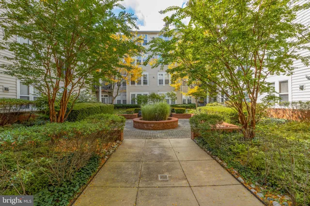 $2,800 | 2665 Prosperity Avenue, Unit 254, Fairfax, VA 22031