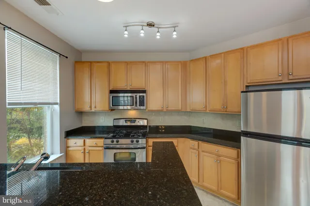 $2,800 | 2665 Prosperity Avenue, Unit 254, Fairfax, VA 22031