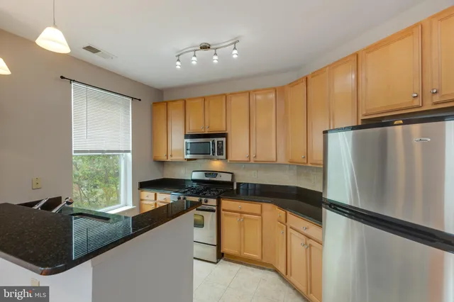 $2,800 | 2665 Prosperity Avenue, Unit 254, Fairfax, VA 22031