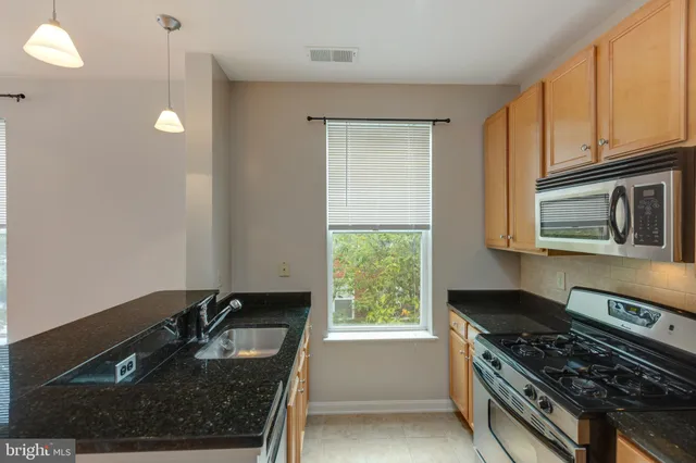 $2,800 | 2665 Prosperity Avenue, Unit 254, Fairfax, VA 22031