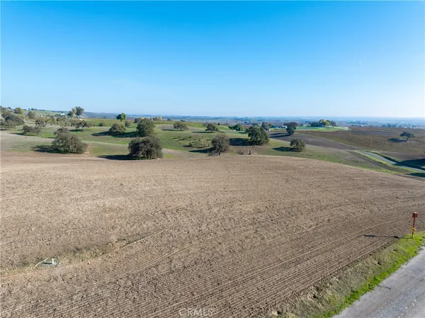 a view of an outdoor space