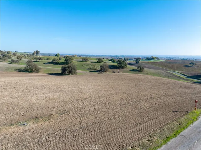 a view of an outdoor space