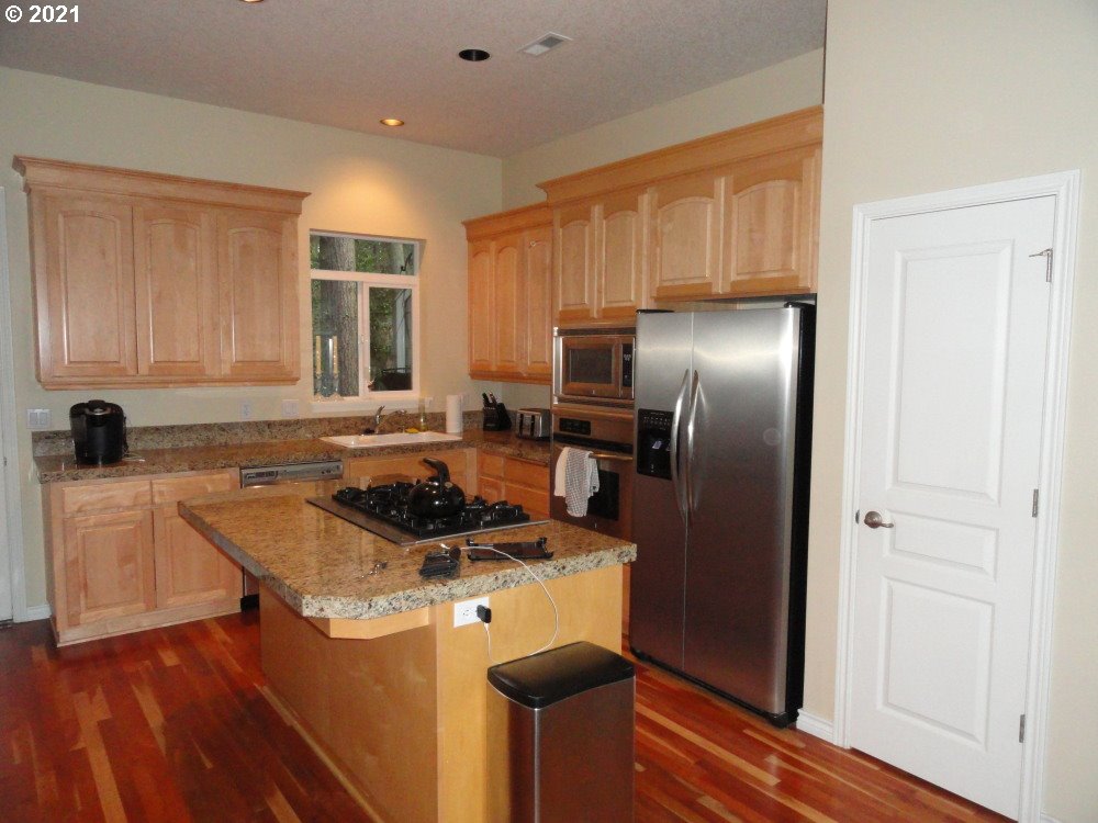 8422 Southwest Oleson Road Portland, OR 97223 - Photo 4 of 25 Gallery Image 4