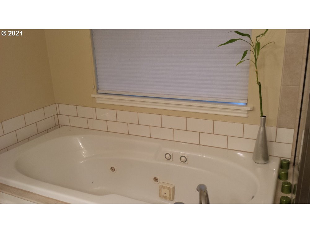 8422 Southwest Oleson Road Portland, OR 97223 - Photo 5 of 25 Gallery Image 5