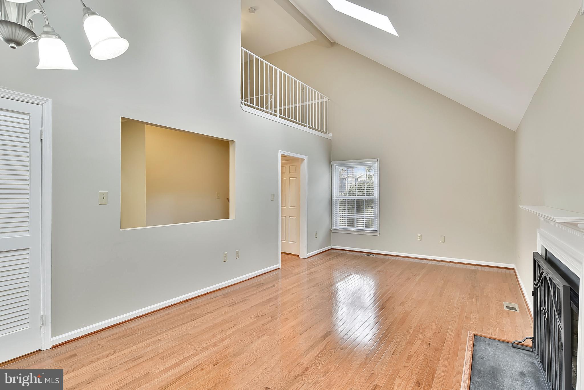 4016 Roberts Road Fairfax, VA 22032 - Photo 5 of 29 Living/dining area