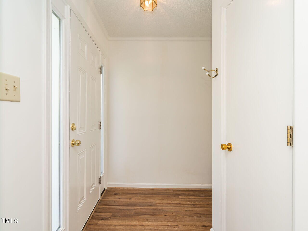5172 Shield Circle Raleigh, NC 27603 - Photo 4 of 28 004-1280x960-entry-foyer