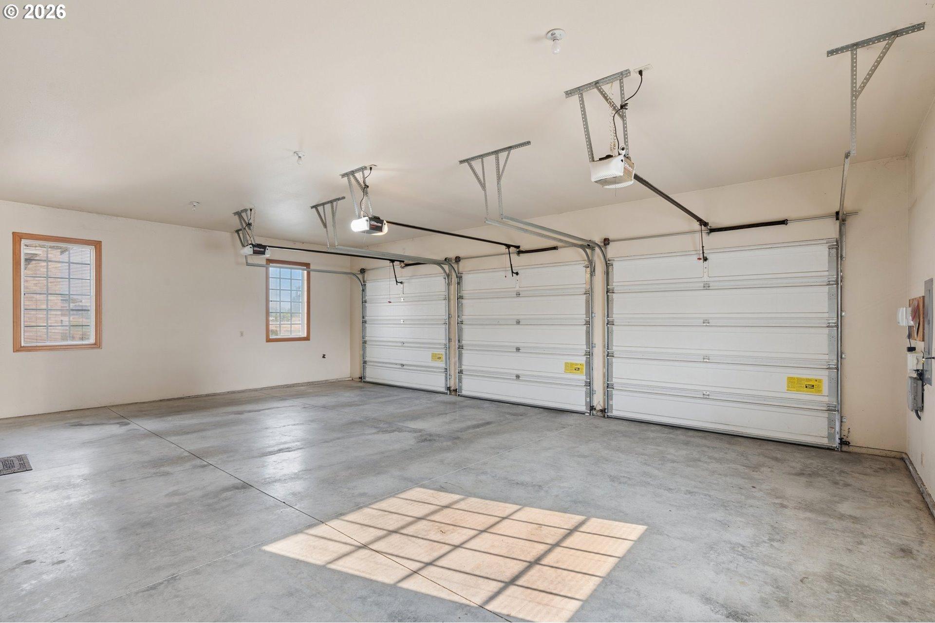 9903 South Kraxberger Road Canby, OR 97013 - Photo 31 of 46 Garage