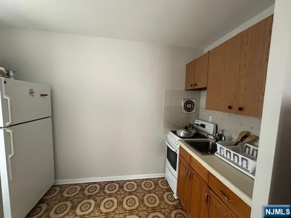 $1,650 | 320 Elm Avenue, Unit A, Bogota, NJ 07603