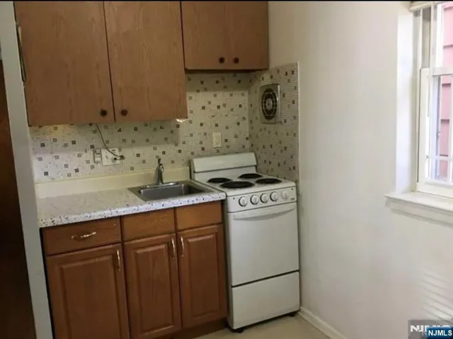 $1,650 | 320 Elm Avenue, Unit A, Bogota, NJ 07603