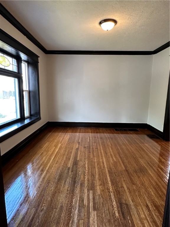 81 Locust Street Rochester, NY 14613 - Photo 3 of 16