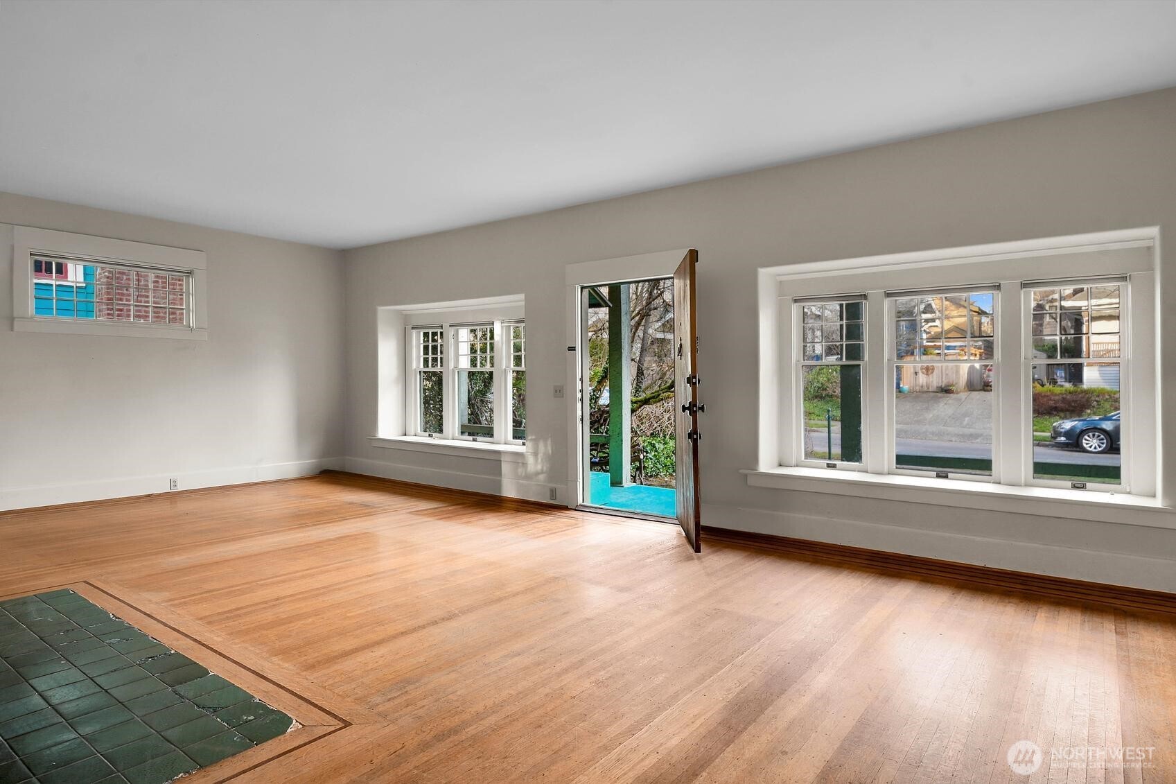 3321 37th Avenue South Seattle, WA 98144 - Photo 4 of 21