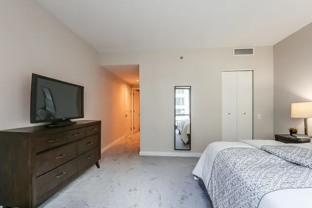 $3,500 | 130 North Garland Court, Unit 1102, Chicago, IL 60602