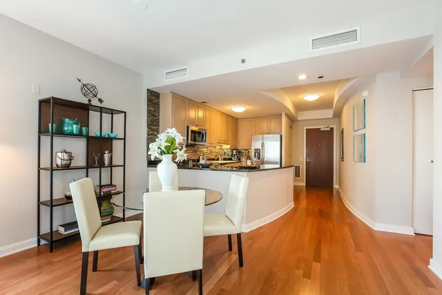 $3,500 | 130 North Garland Court, Unit 1102, Chicago, IL 60602