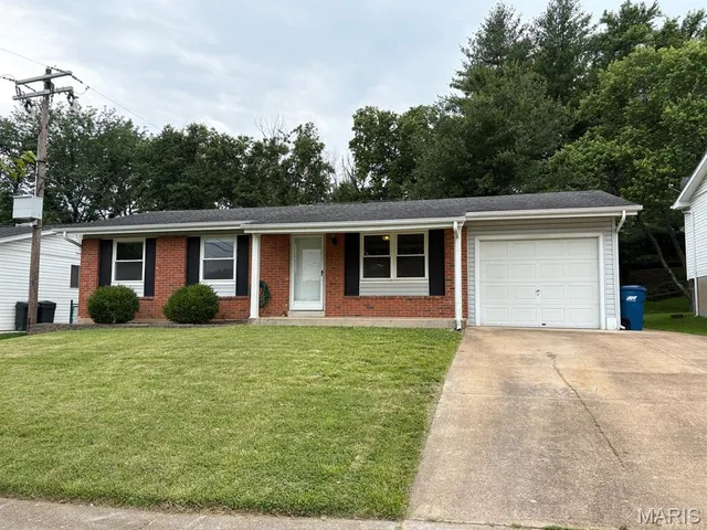 $1,900 | 2339 Wesglen Estates Drive, Maryland Heights, MO 63043