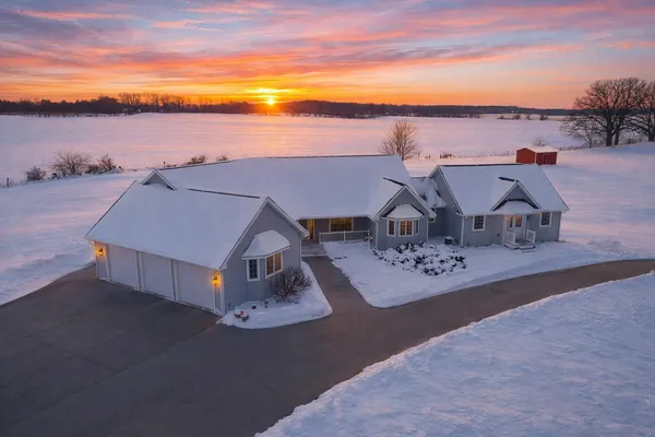 $965,000 | 11365 Highway 14, Union, WI 53521