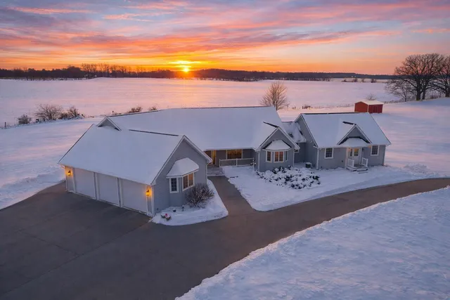 $985,000 | 11365 Highway 14, Union, WI 53521