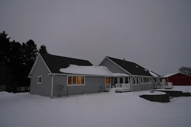 $985,000 | 11365 Highway 14, Union, WI 53521