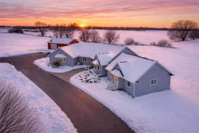 $985,000 | 11365 Highway 14, Union, WI 53521