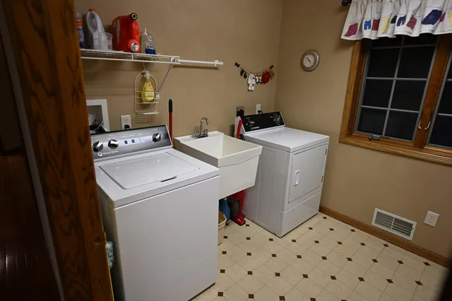 $985,000 | 11365 Highway 14, Union, WI 53521