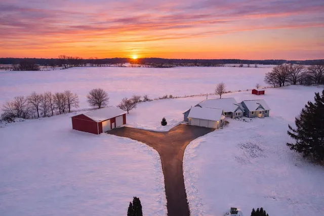 $985,000 | 11365 Highway 14, Union, WI 53521