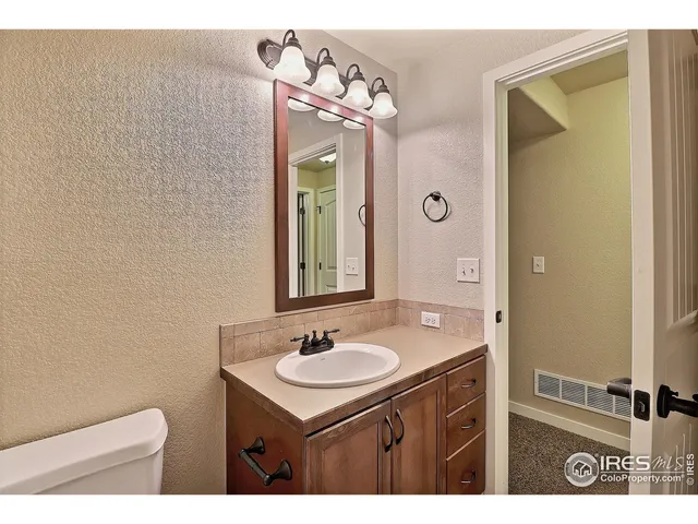 a view of a kitchen with kitchen island in the background