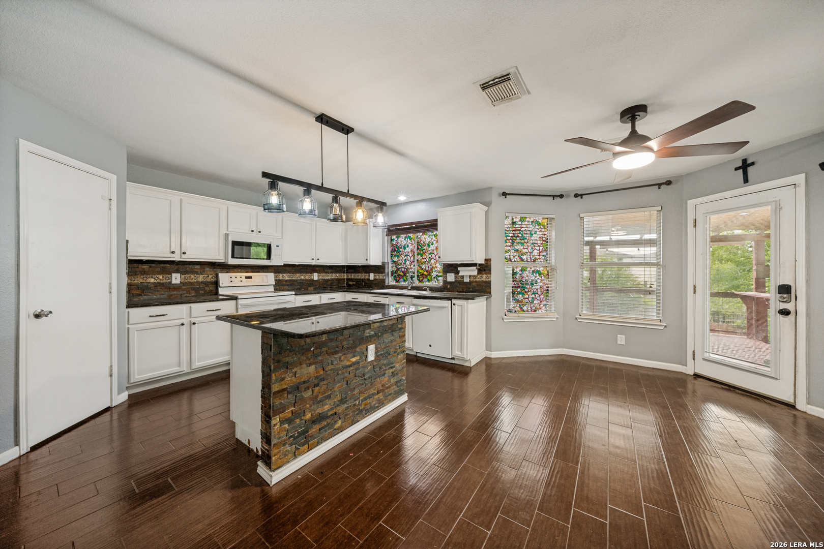 8411 Copperbluff Converse, TX 78109 - Photo 9 of 25