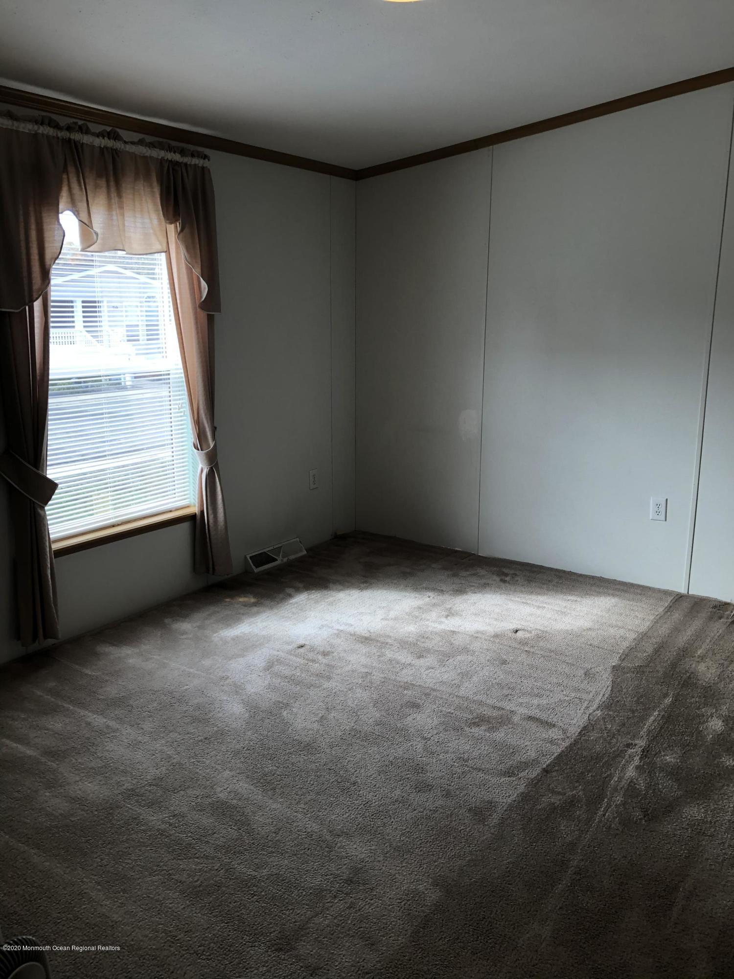 80 Robin Place, Unit 80 Freehold, NJ 07728 - Photo 11 of 16 A67D87B8-35A7-4607-9EF0-6C9D3F7C8435