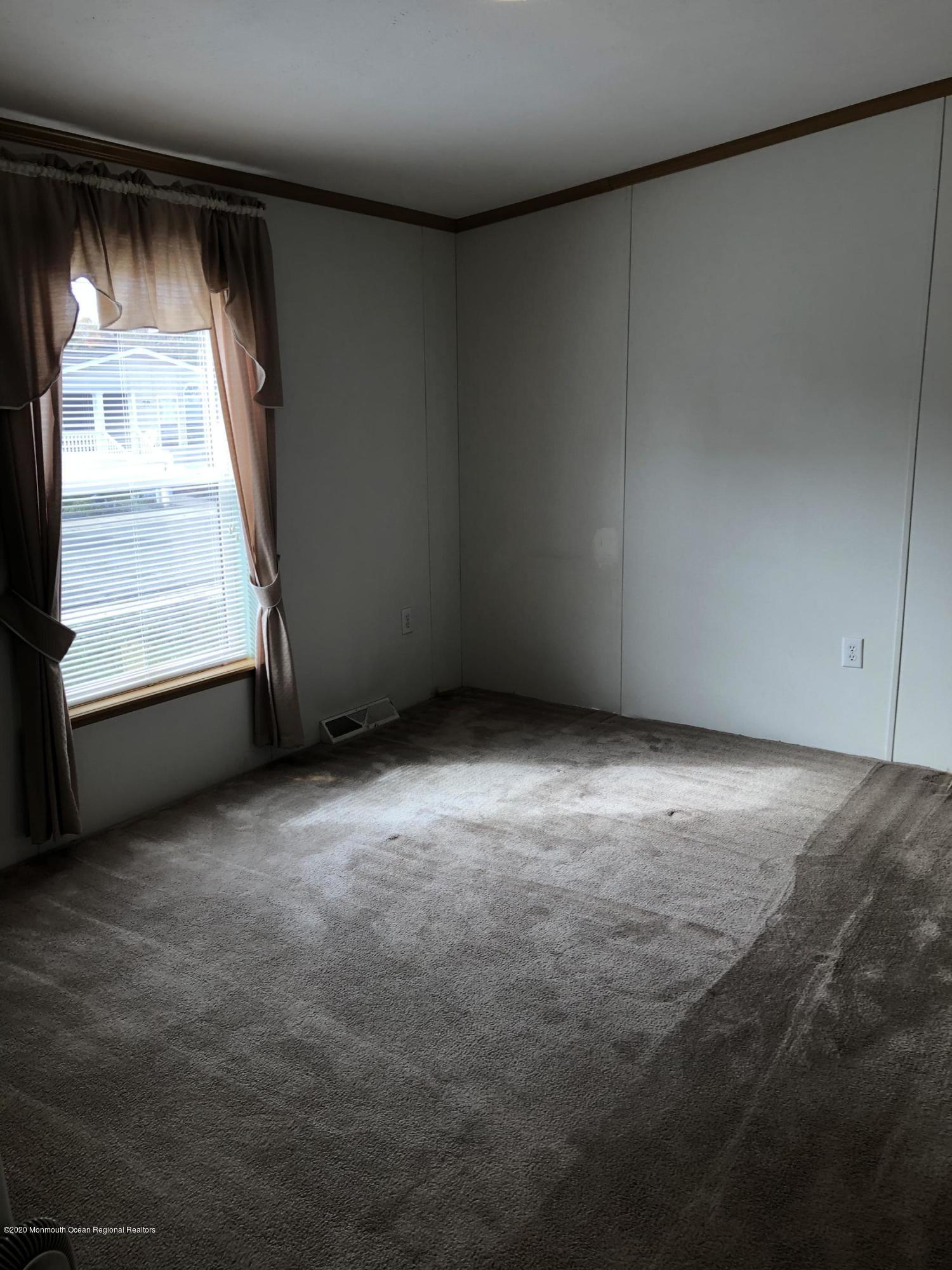 80 Robin Place, Unit 80 Freehold, NJ 07728 - Photo 12 of 16 BC6A0BDC-D167-45F7-80D2-A4943A5F1FAB