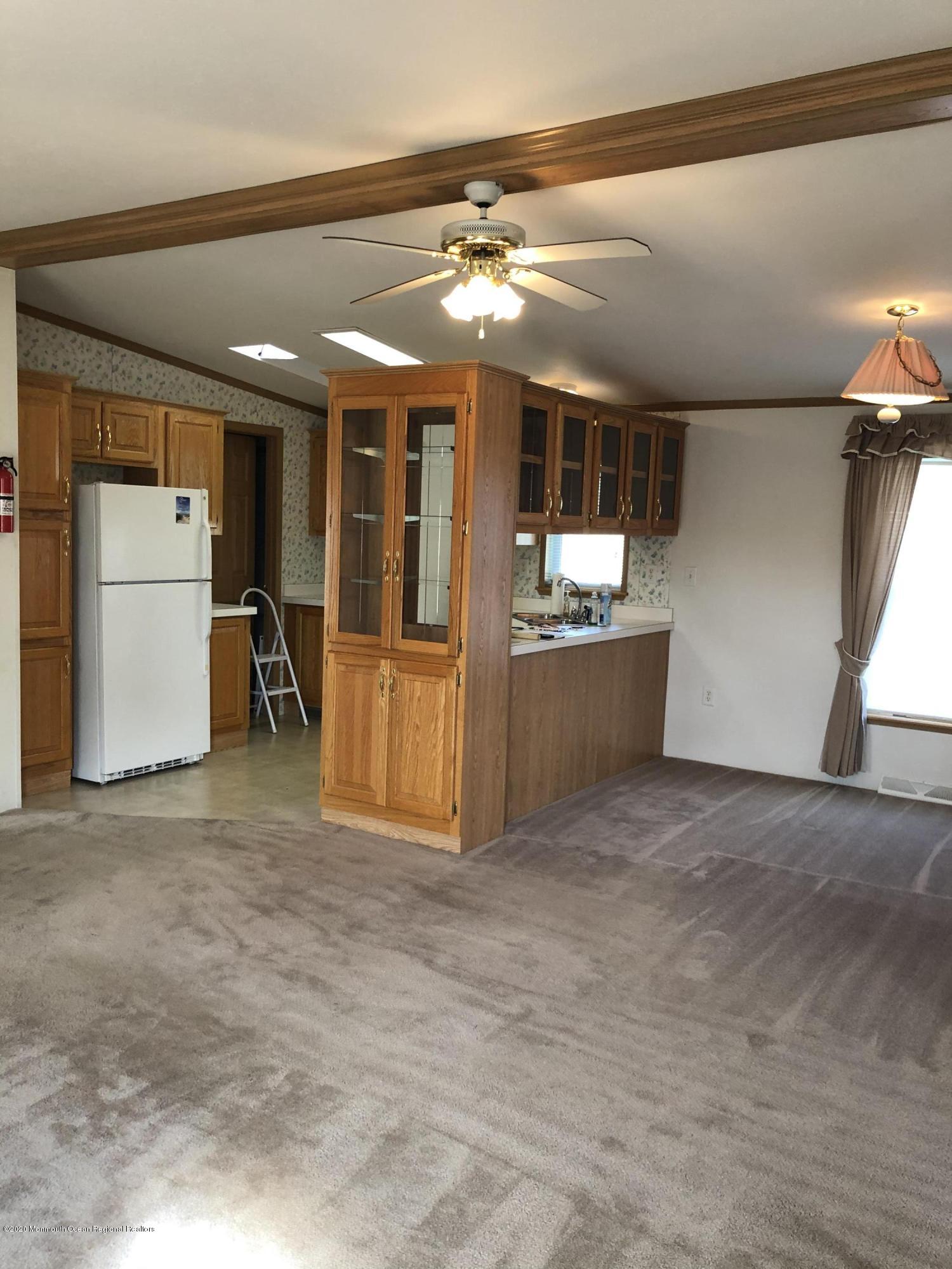80 Robin Place, Unit 80 Freehold, NJ 07728 - Photo 3 of 16 DE79F0BE-4CE1-43D4-A764-D00B47D55C08