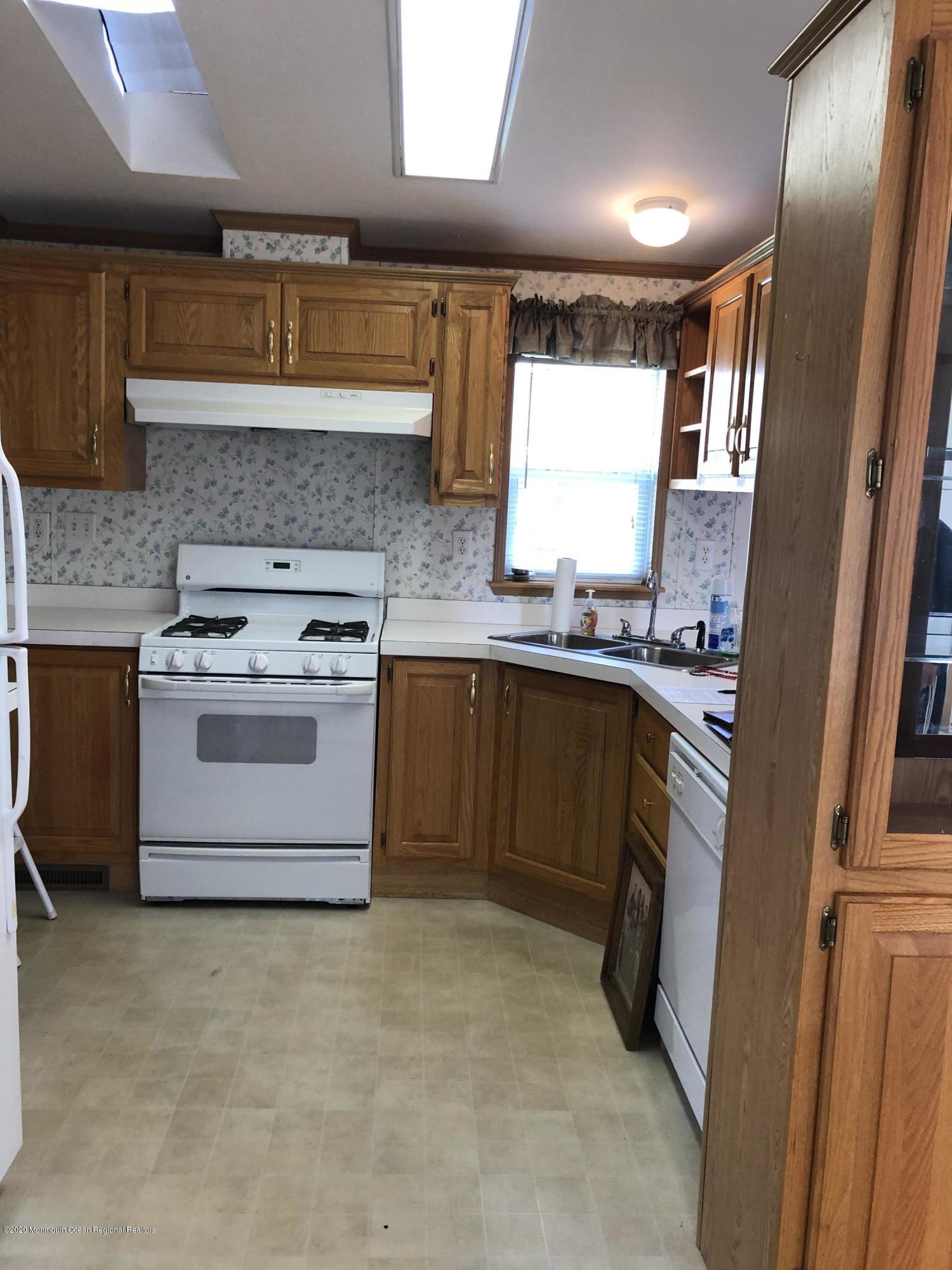 80 Robin Place, Unit 80 Freehold, NJ 07728 - Photo 8 of 16 F8D5C840-B0F6-402D-ABA4-D1B206E44A59