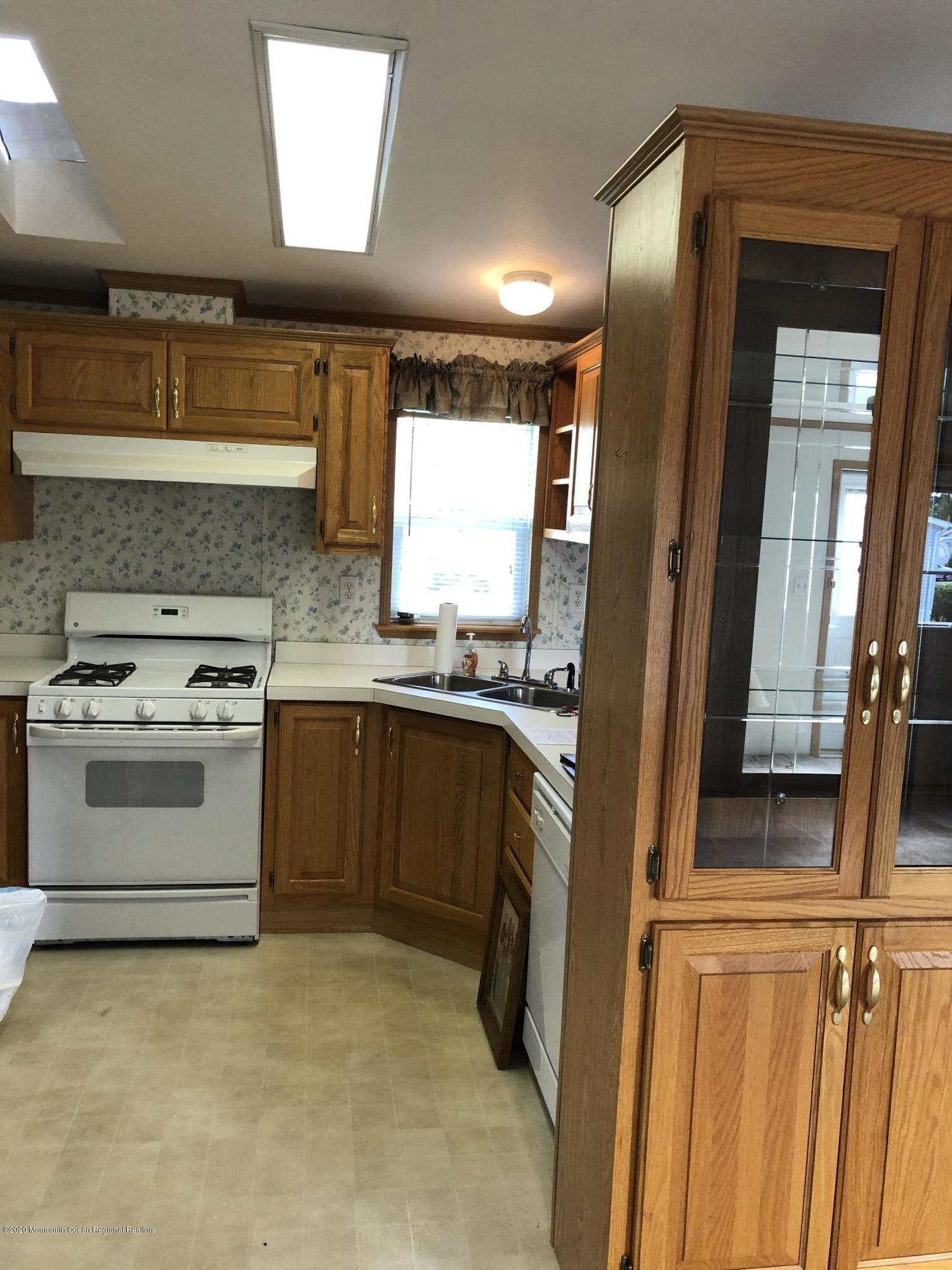 80 Robin Place, Unit 80 Freehold, NJ 07728 - Photo 9 of 16 5660891E-4090-4255-B0F6-5A45689C0E51