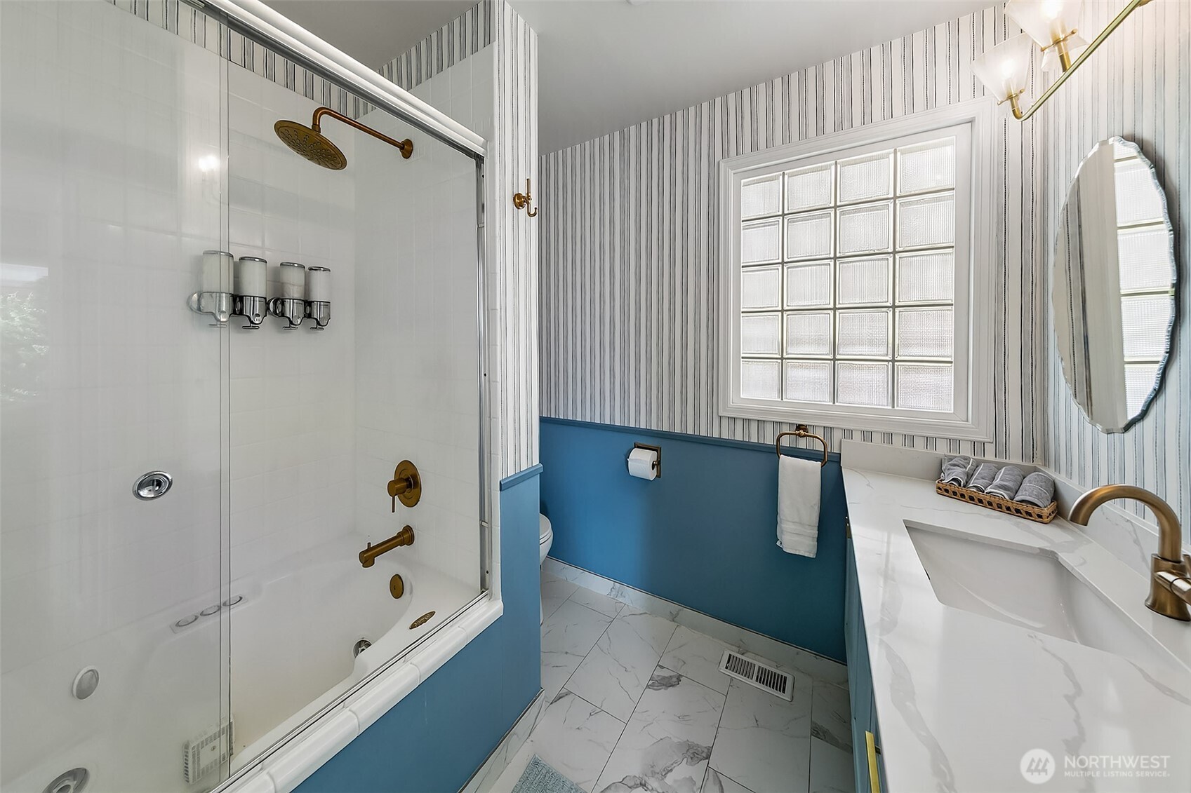 1623 Ferry Avenue Southwest Seattle, WA 98116 - Photo 18 of 38