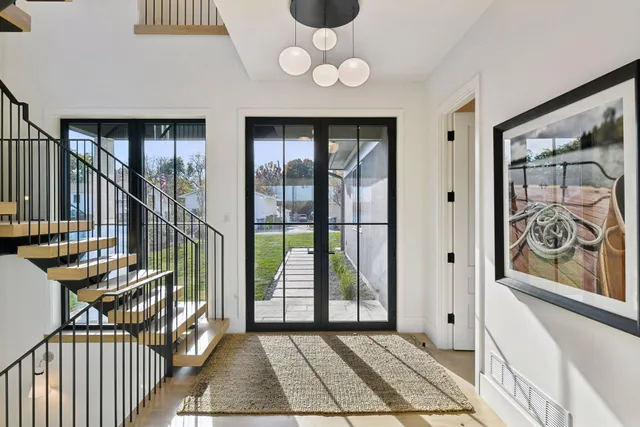 $5,700,000 | 254 Lake Street, Excelsior, MN 55331