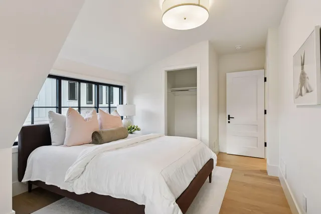 $5,700,000 | 254 Lake Street, Excelsior, MN 55331