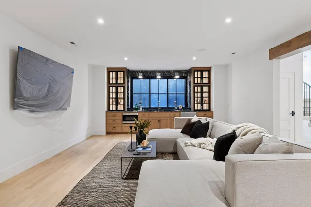 $5,700,000 | 254 Lake Street, Excelsior, MN 55331