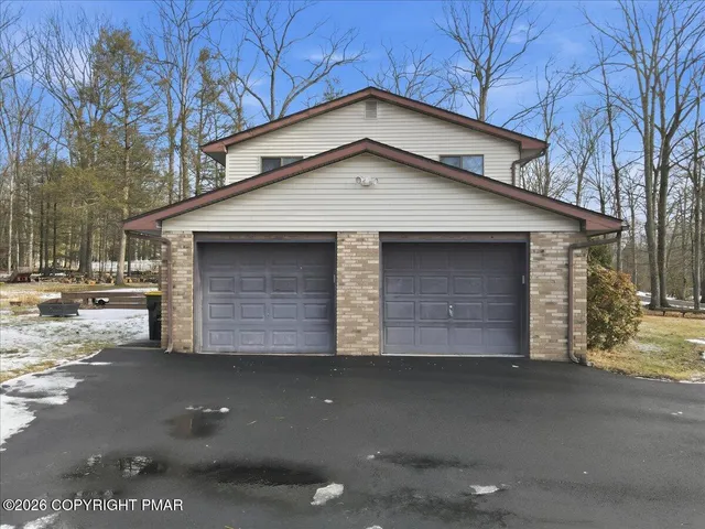 $379,900 | 1510 Brook Run Lane, Stroudsburg, PA 18360