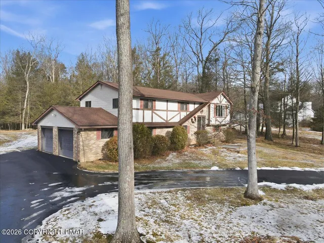 $379,900 | 1510 Brook Run Lane, Stroudsburg, PA 18360