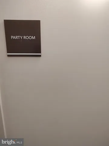 a view of en suite bathroom with toilet