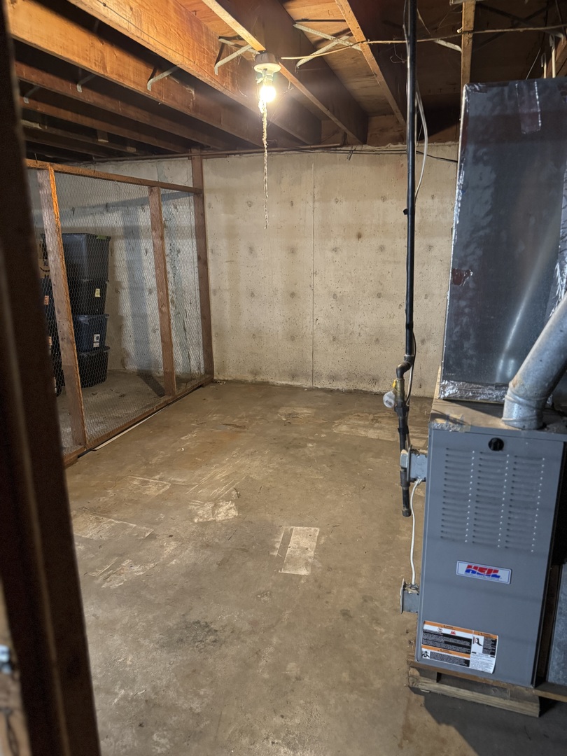 321 South Avenue, Unit C Hampshire, IL 60140 - Photo 15 of 15 a view of a car garage