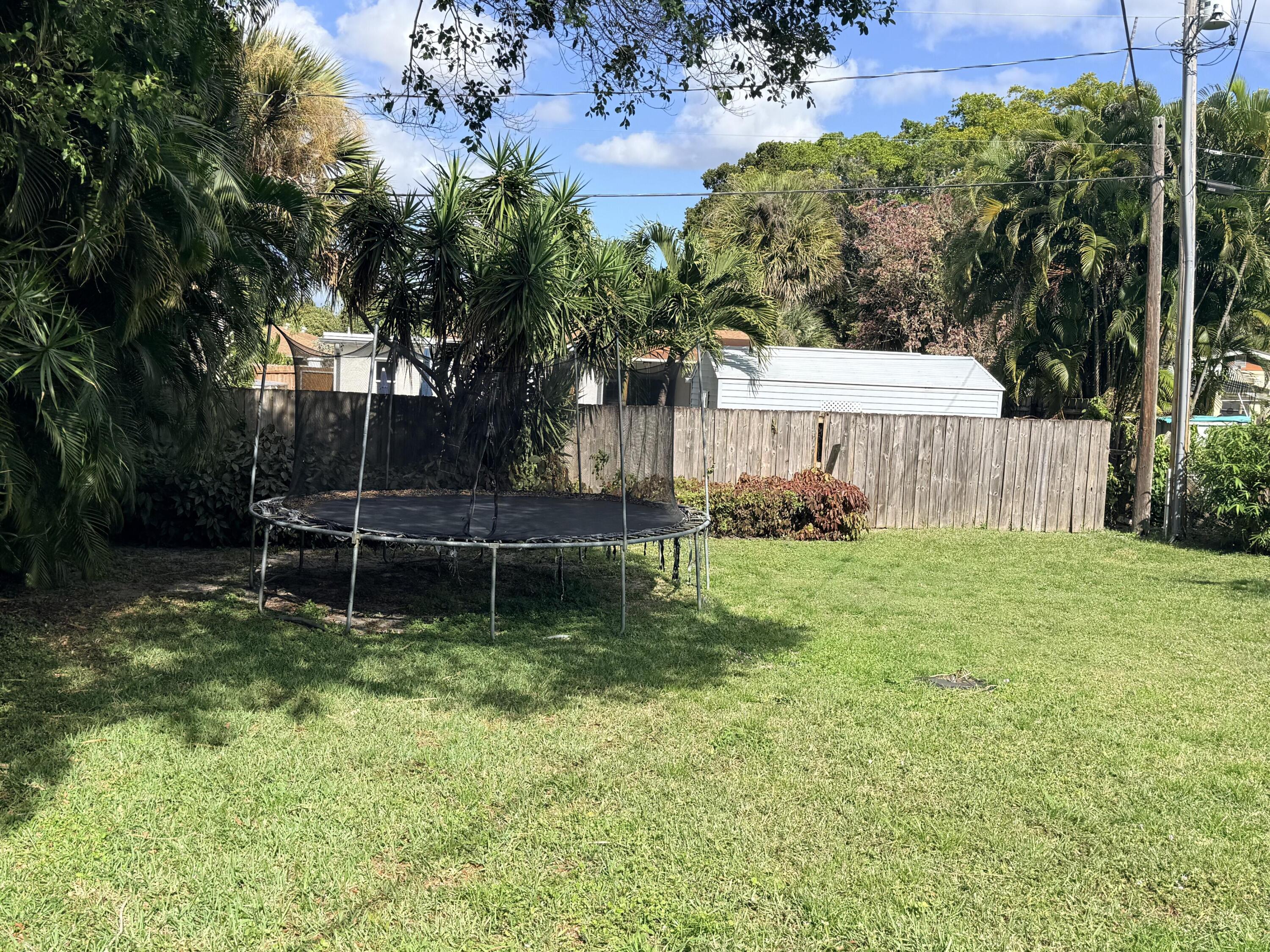 937 Upland Road West Palm Beach, FL 33401 - Photo 2 of 4 beyc697670c125aa5