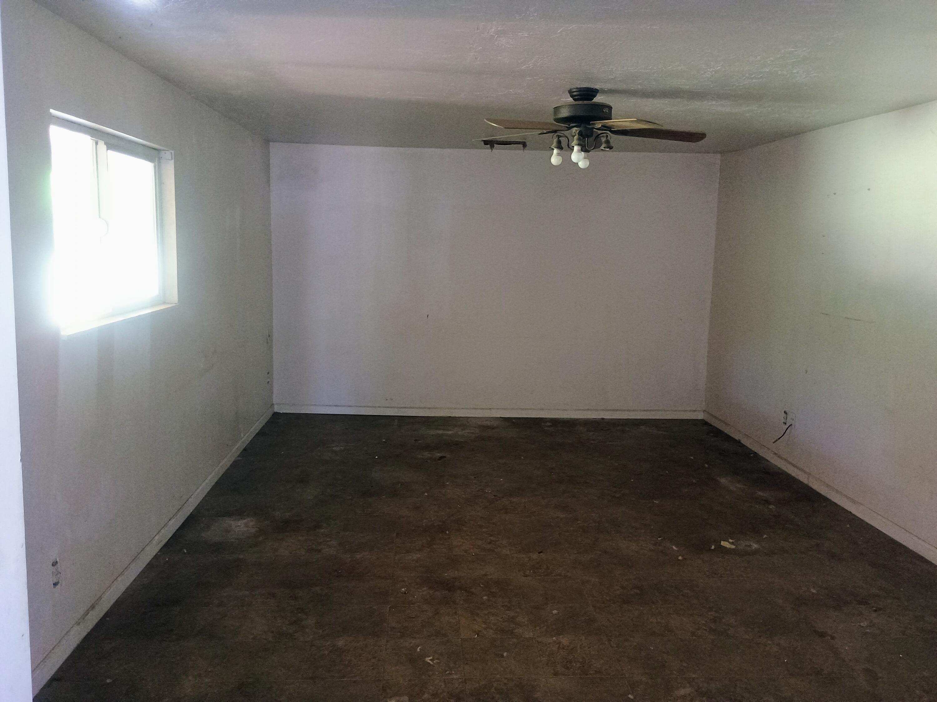 14425 Holiday Road Redding, CA 96003 - Photo 9 of 28 holbnsrmden
