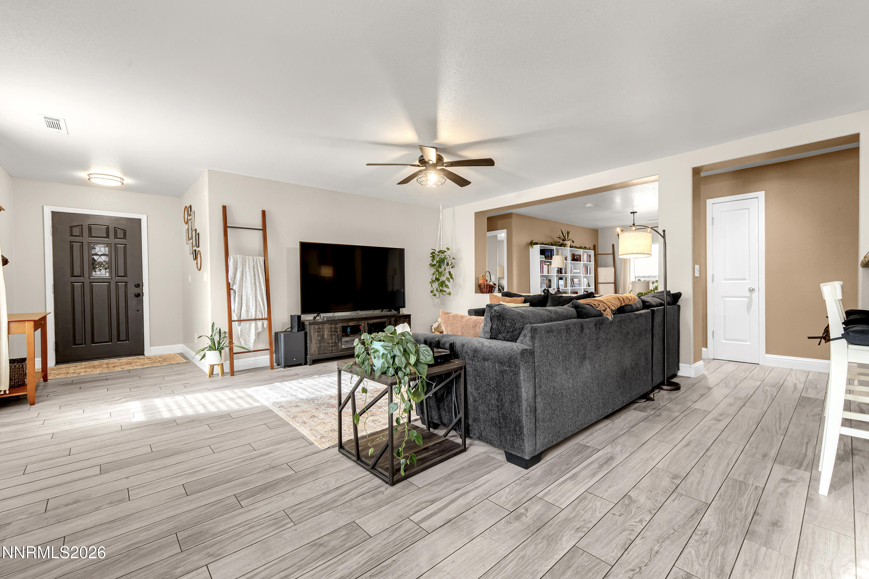 9514 Autumn Leaf Way Reno, NV 89506 - Photo 3 of 37 Living Room