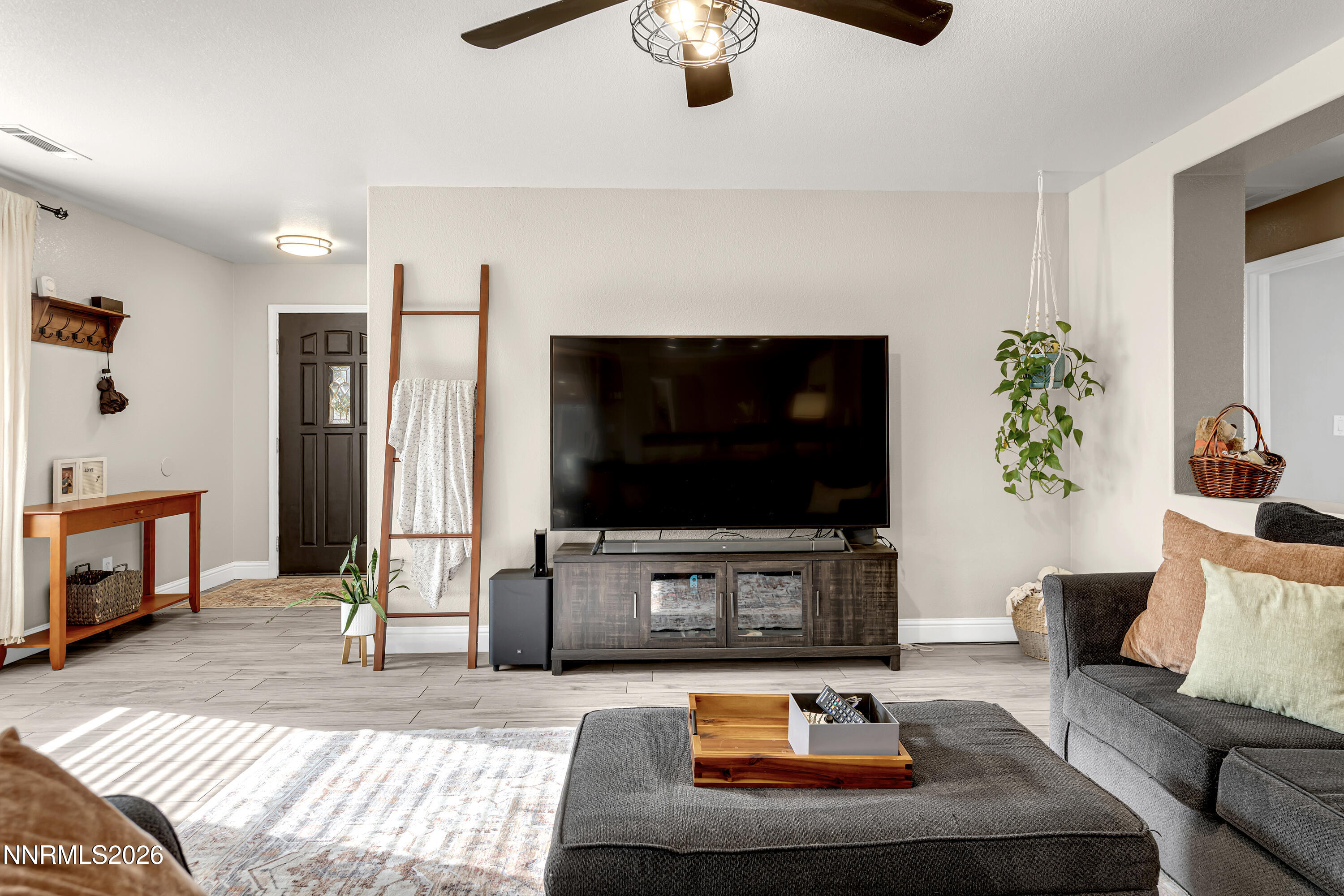 9514 Autumn Leaf Way Reno, NV 89506 - Photo 4 of 37 Living Room