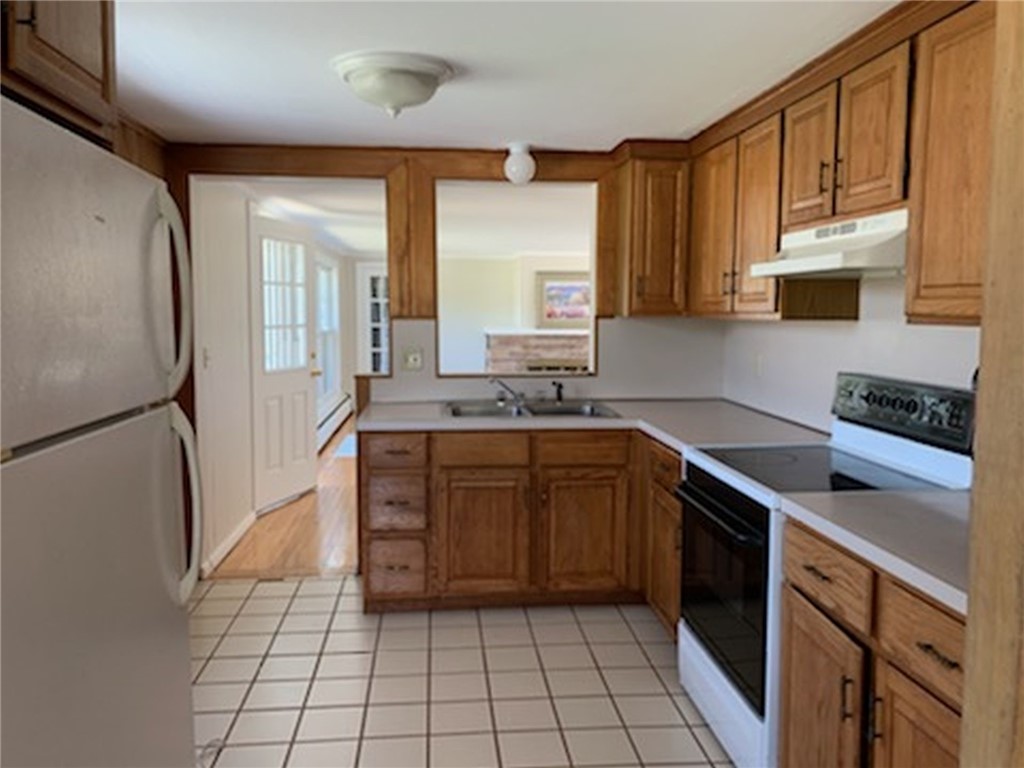 164 Knowlesway Extension Narragansett, RI 02882 - Photo 2 of 10