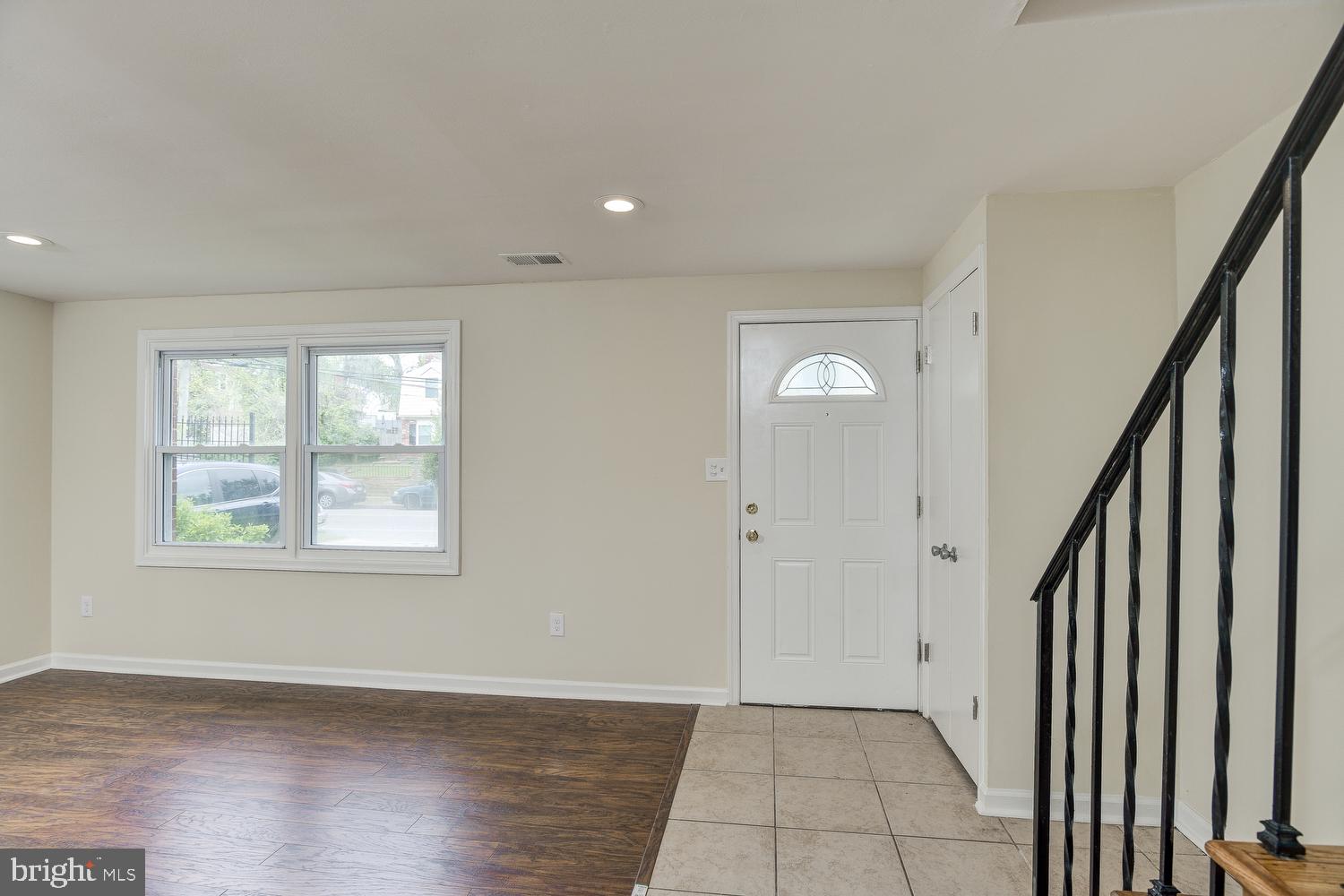 1809 Palmer Park Road Landover, MD 20785 - Photo 7 of 45 Living Room