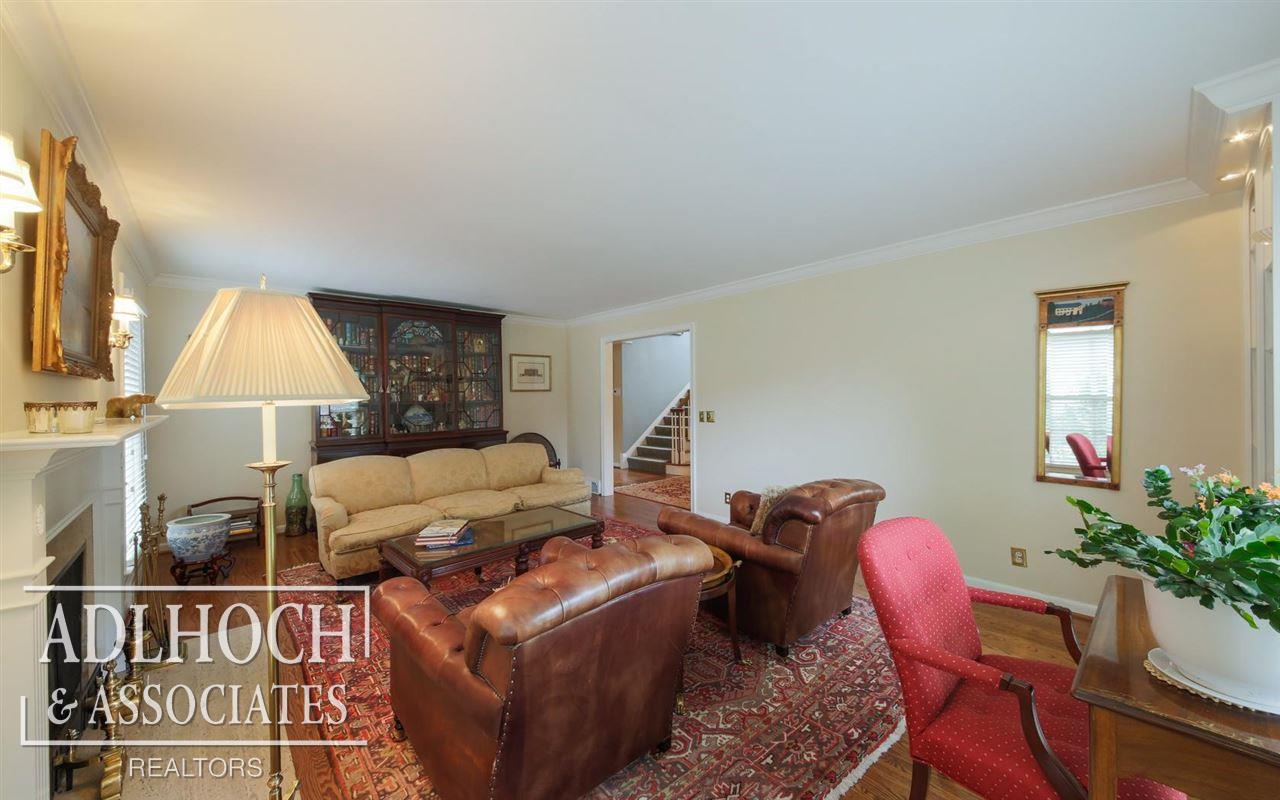 256 Cloverly Road Grosse Pointe, MI 48236 - Photo 5 of 26 31312736-4.JPG