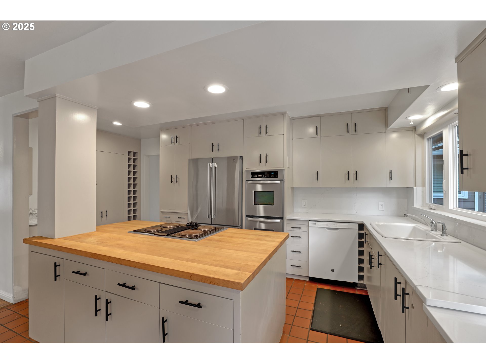 155 Southwest Midvale Road Portland, OR 97219 - Photo 11 of 45 Gallery Image 11